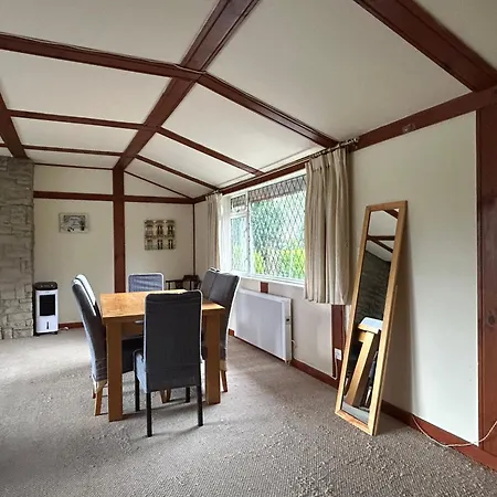 Athlone Country House Near Lake Athlone
