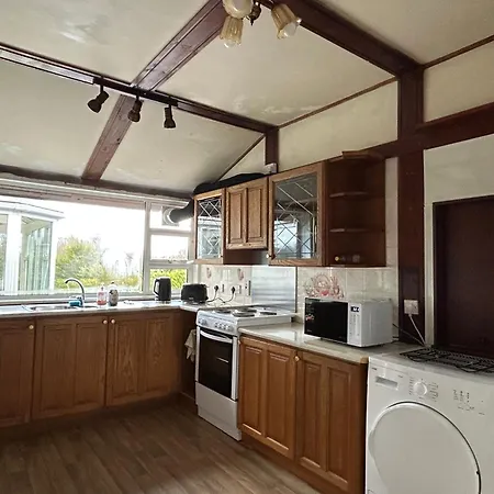 With Access بيت للعطل