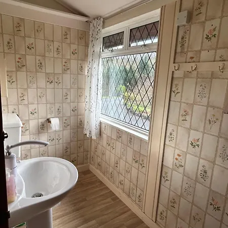 Athlone Country House Near Lake Athlone